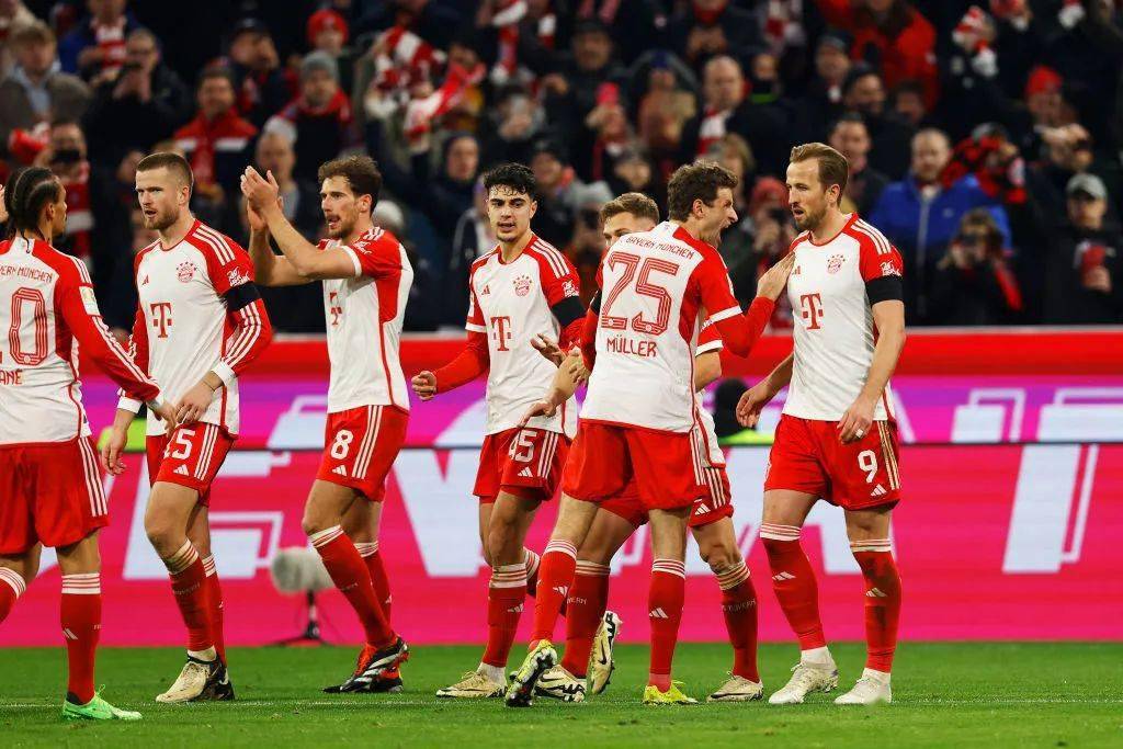 巴萨双喜！德容、费尔明重返训练场 弗利克迎战力增强